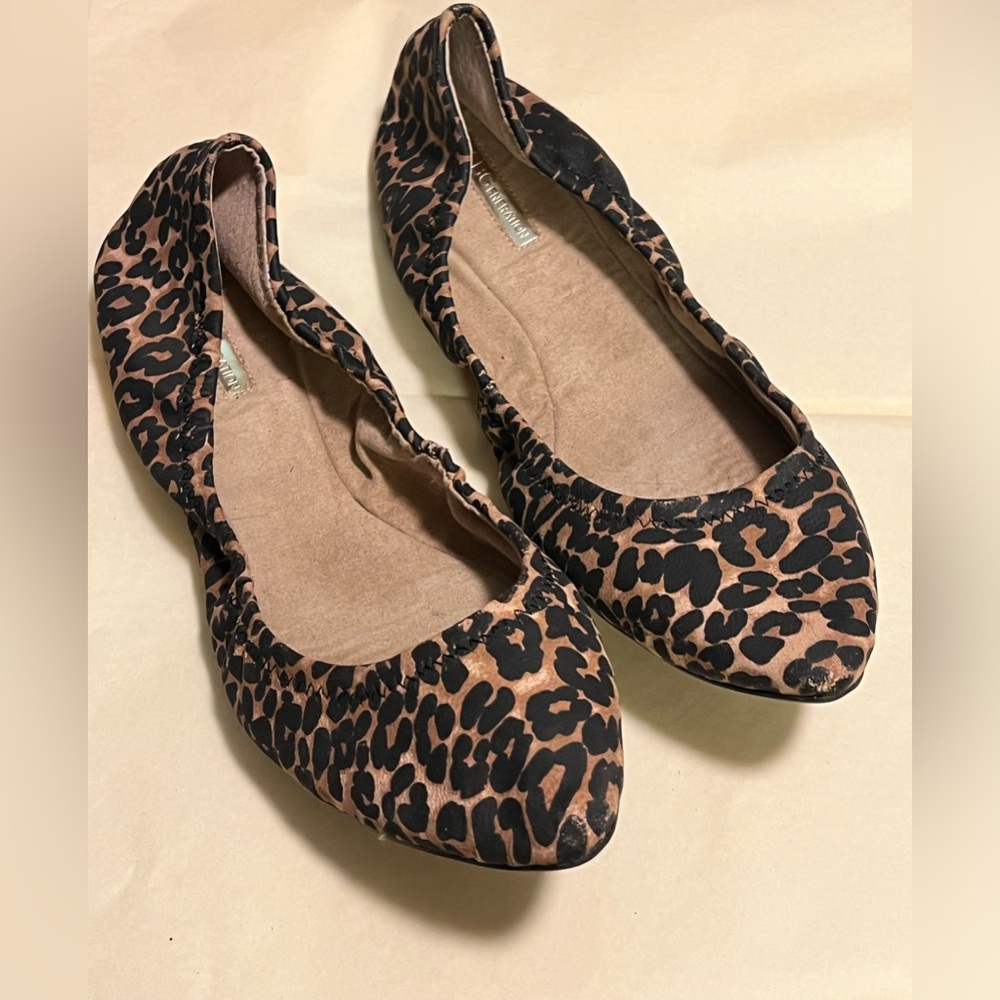9 BCBGENERATION leather leopard animal print flats  NASSAU Nordstrom Rack
